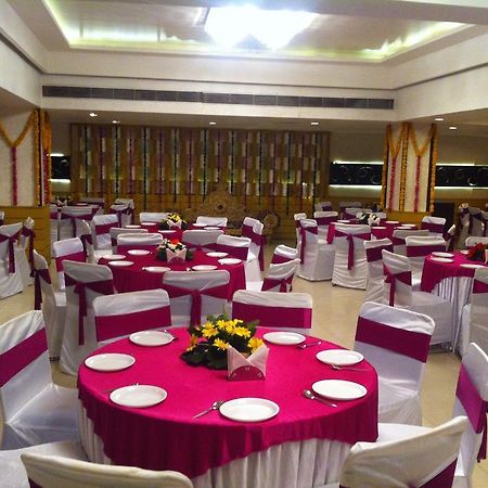 The Rajshahi Palace Hotel Indore Exterior foto